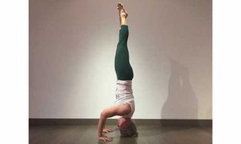 Verso Sirsasana